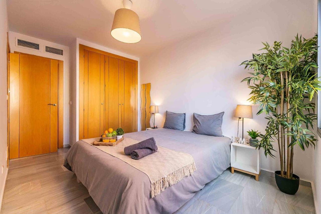 Carlos Haya Beautiful Apartment With Parking Malaga Exterior photo
